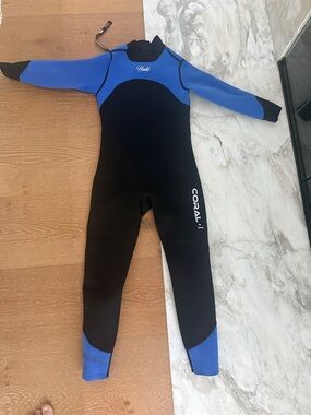 Hevto Kids Blue & Black Wetsuit - Coral 1